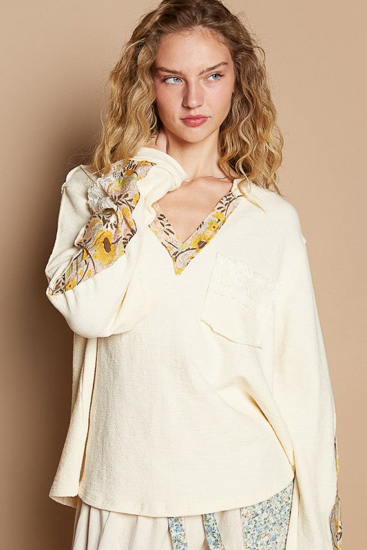 POL Lace Detail Flower Printed V-Neck Knit Top