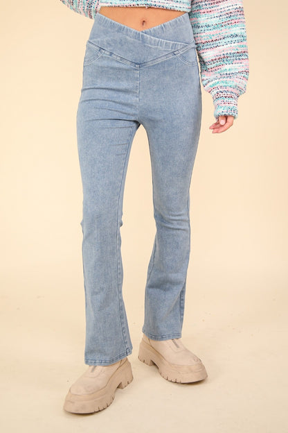 VERY J Washed Denim Stretchy Crossover Waist Leggings